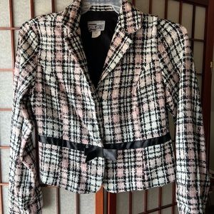 Two piece plaid mini skirt and top.
#VINTAGEOUTFIT #plaid #worksuit
